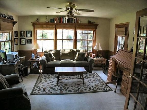 4th image of 915 Hawthorn Dr