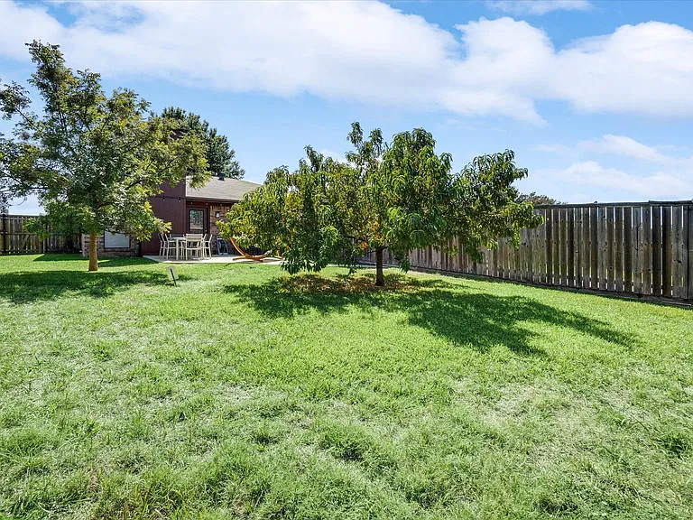 1725 Canterbury Ln — Photo 38
