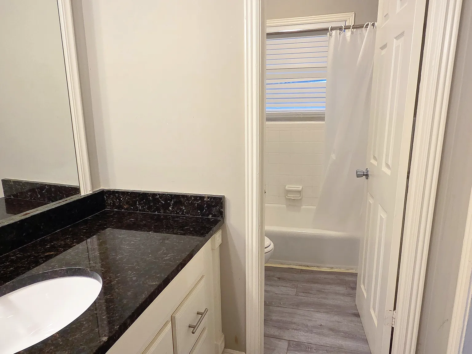 Studio, 350 sqft, $1,300 — Photo 3