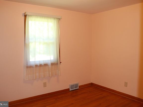 5th image of 10804 Roessner Ave