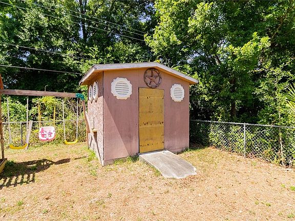 4th image of 5886 Jacaranda Ave
