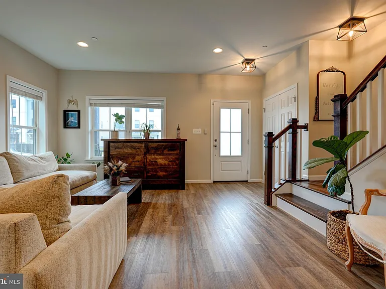 1309 Pedigree St — Photo 2