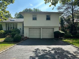 311 Hungry Harbor Rd, Valley Stream, NY 11581