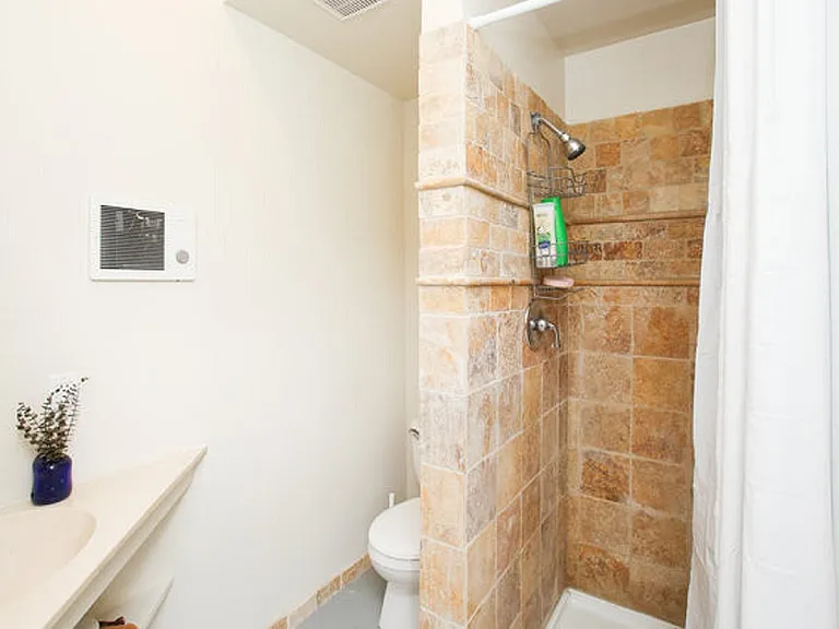 3131 Dauphine St — Photo 13