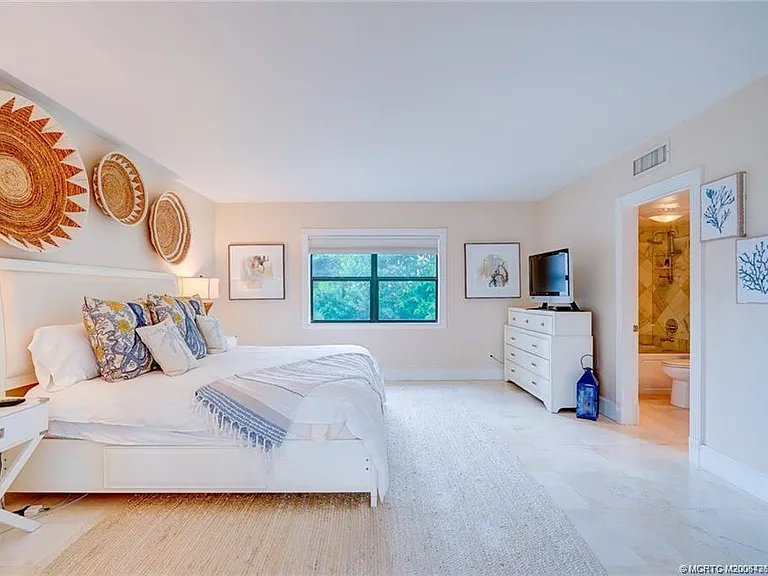 1289 NE Ocean Blvd #6 — Photo 18
