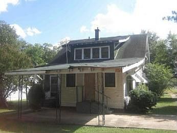 2nd image of 929 3rd St