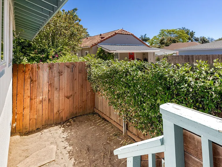 130 S Soledad St — Photo 27