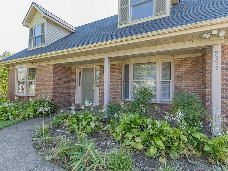 2939 Woodside Ct — Photo 2