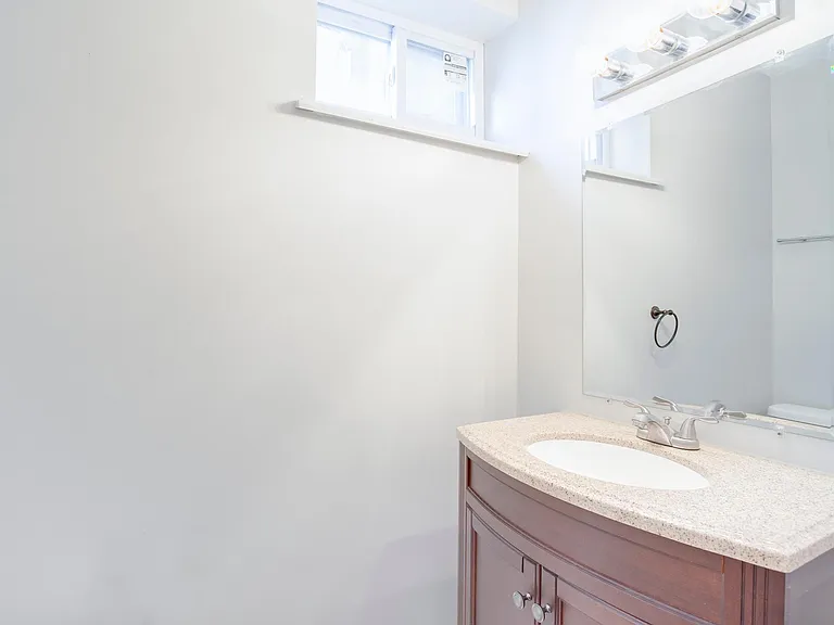 500 S East Ave — Photo 8