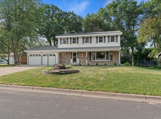 7117 Glenross Rd, Woodbury, MN 55125