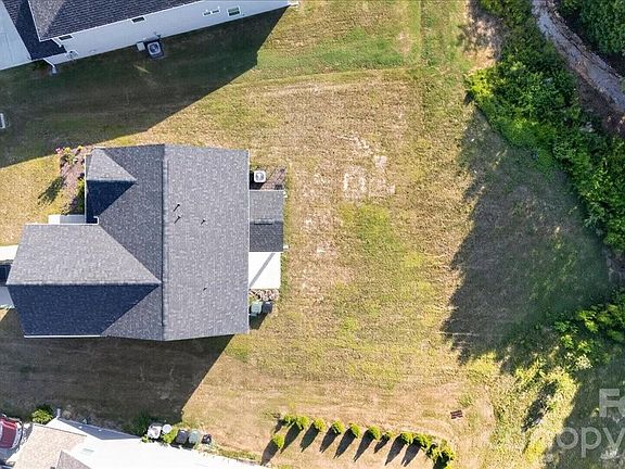 5th image of 1406 Black Walnut St