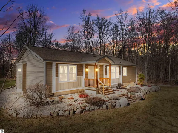 2872 E Phelps Rd, Lake City, MI 49651