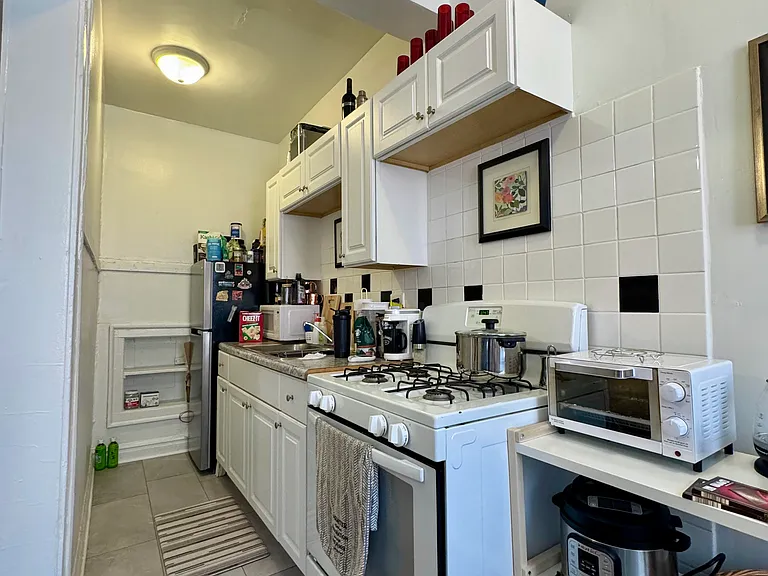 3812 N Pine Grove Ave — Photo 8