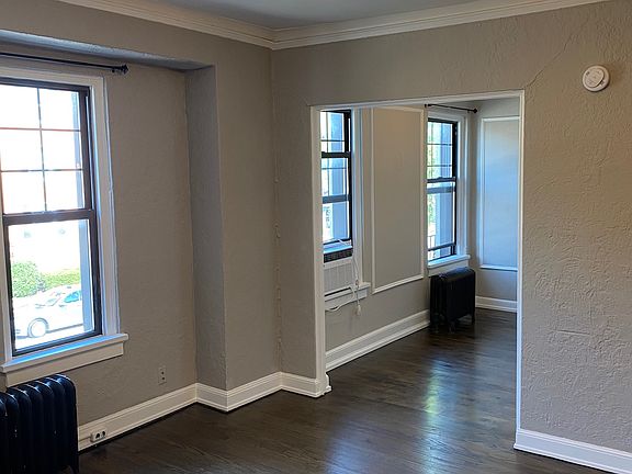 3rd image of 4332 N Oakland Ave APT 5