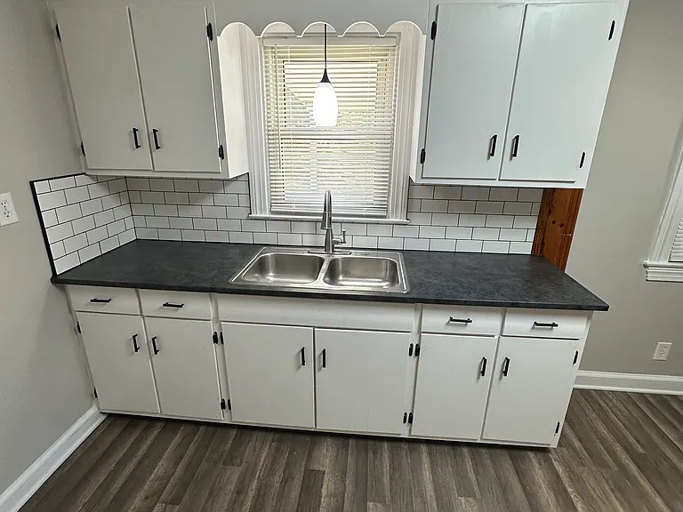 501 Compton St — Photo 3