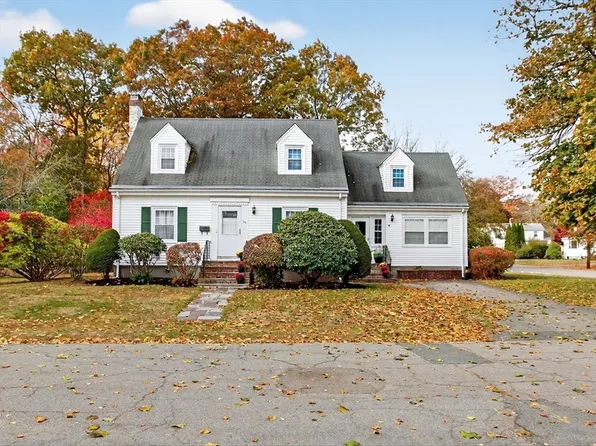 39 Harwich Rd, Brockton, MA 02301