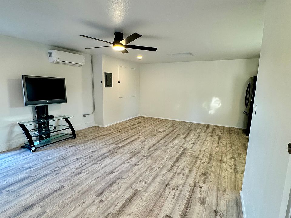 1st image of 320 Riverdale Ct #B