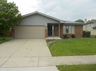 703 Roof Ave, Romeoville, IL 60446