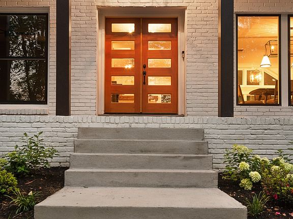 2nd image of 809 Forest Hills Dr