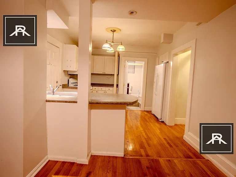 3 Euston St #B — Photo 3