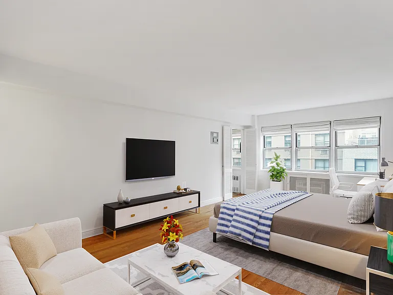 321 E 45th St #10J — Photo 1