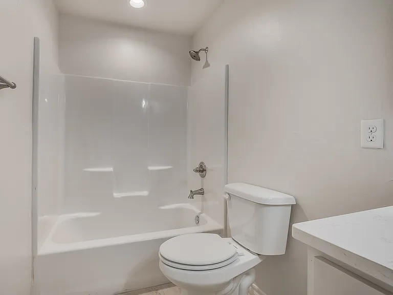 818 W Nevada Ave — Photo 30