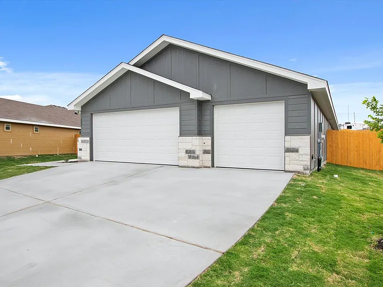 797 Freedom Cir — Photo 2