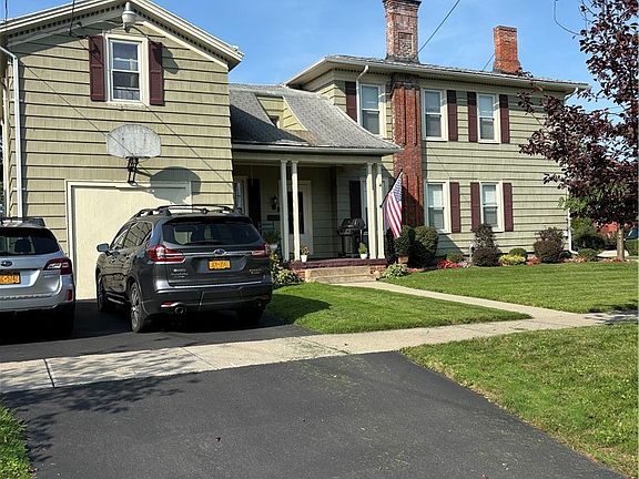 3rd image of 65 W 4th St