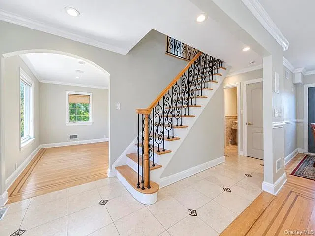 4 bed, 6.0 bath, 3425 sqft, $10,500 — Photo 2