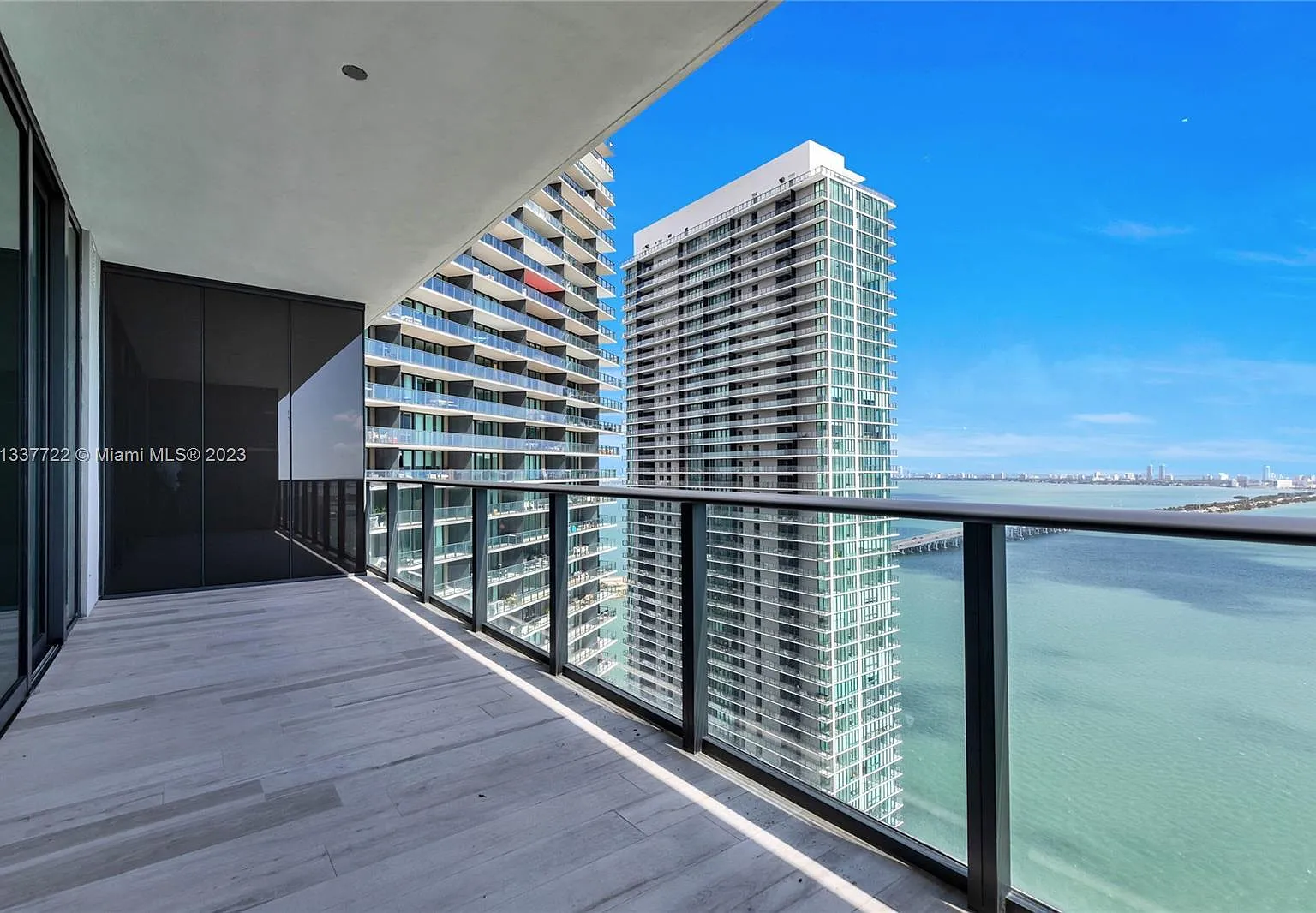2 bed, 1186 sqft, $6,000 — Photo 1
