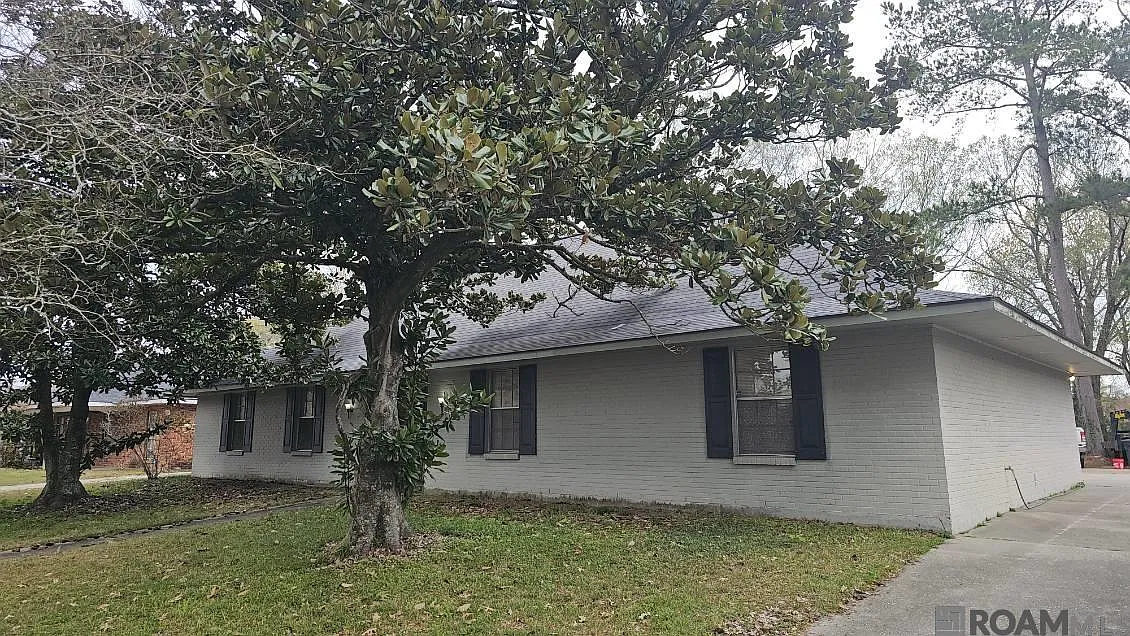 4 bed, 2800 sqft, $2,500 — Photo 3