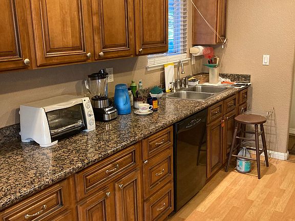 4th image of 1358 Yosemite Dr