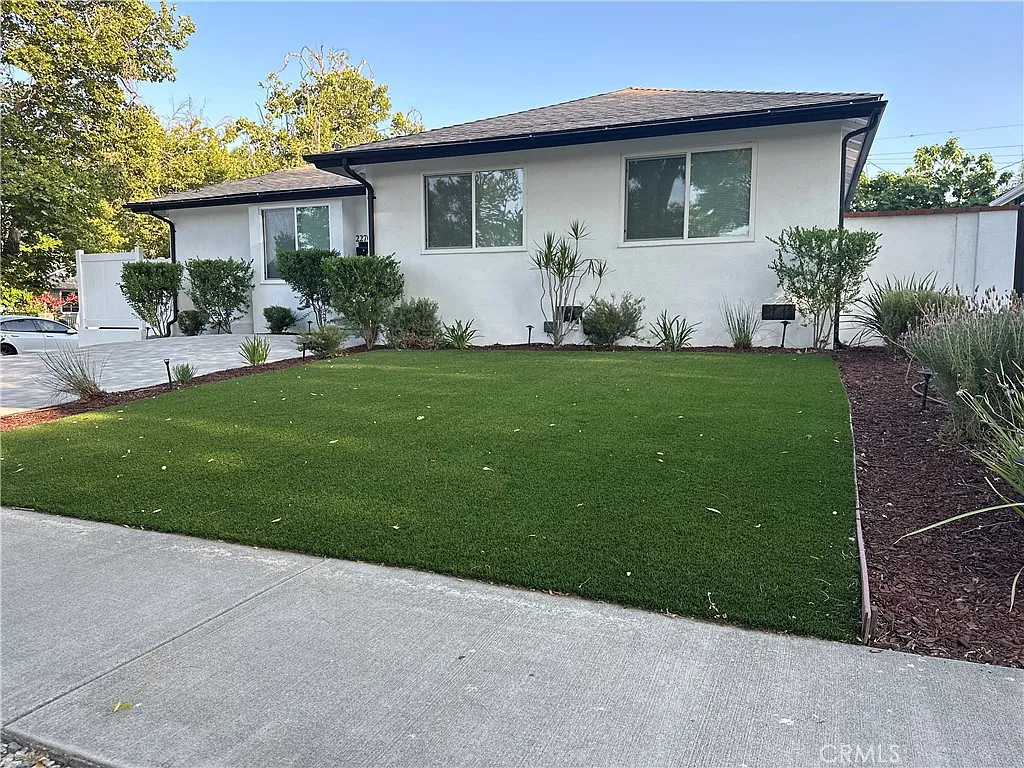 4 bed, 1361 sqft, $4,600 — Photo 1