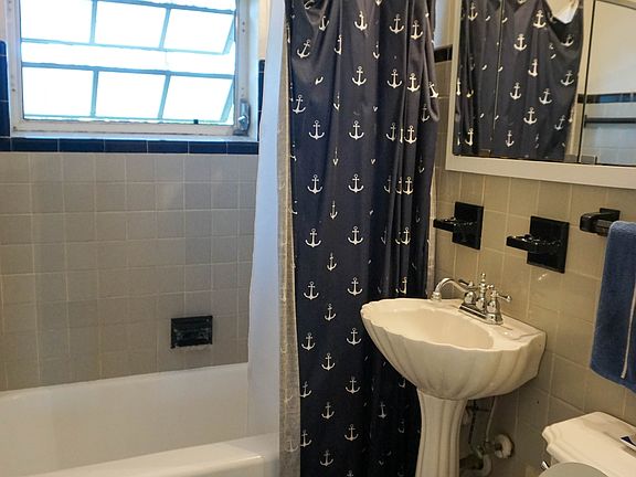 2nd image of 2809 NE 1st Ave