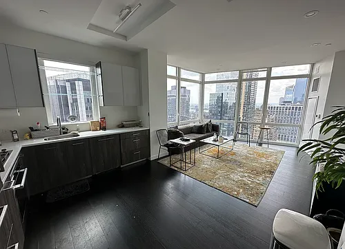 42 W 33rd St Photo 1