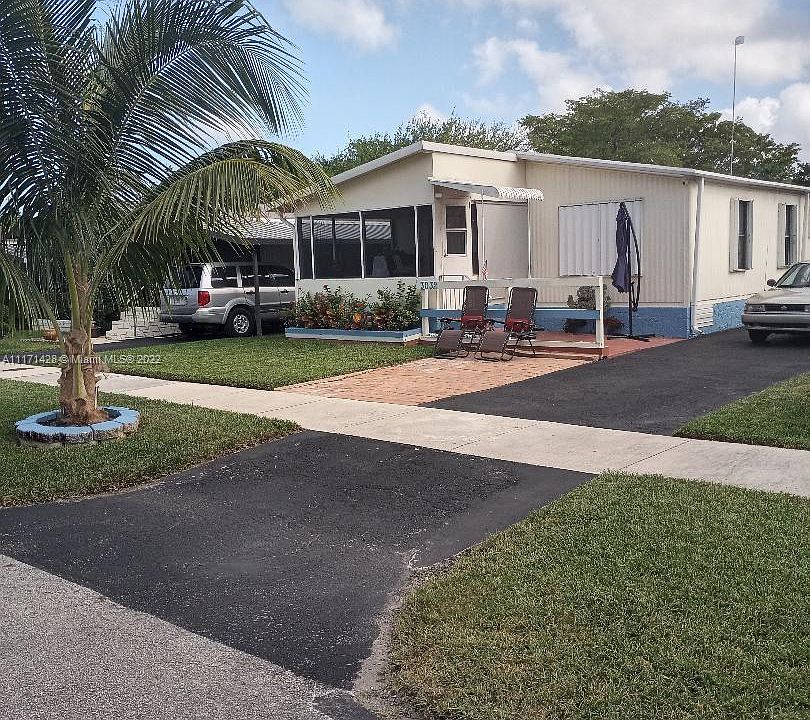 1st image of 3032 SW 51st St