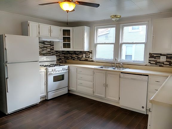 4th image of 444 N Grand Ave