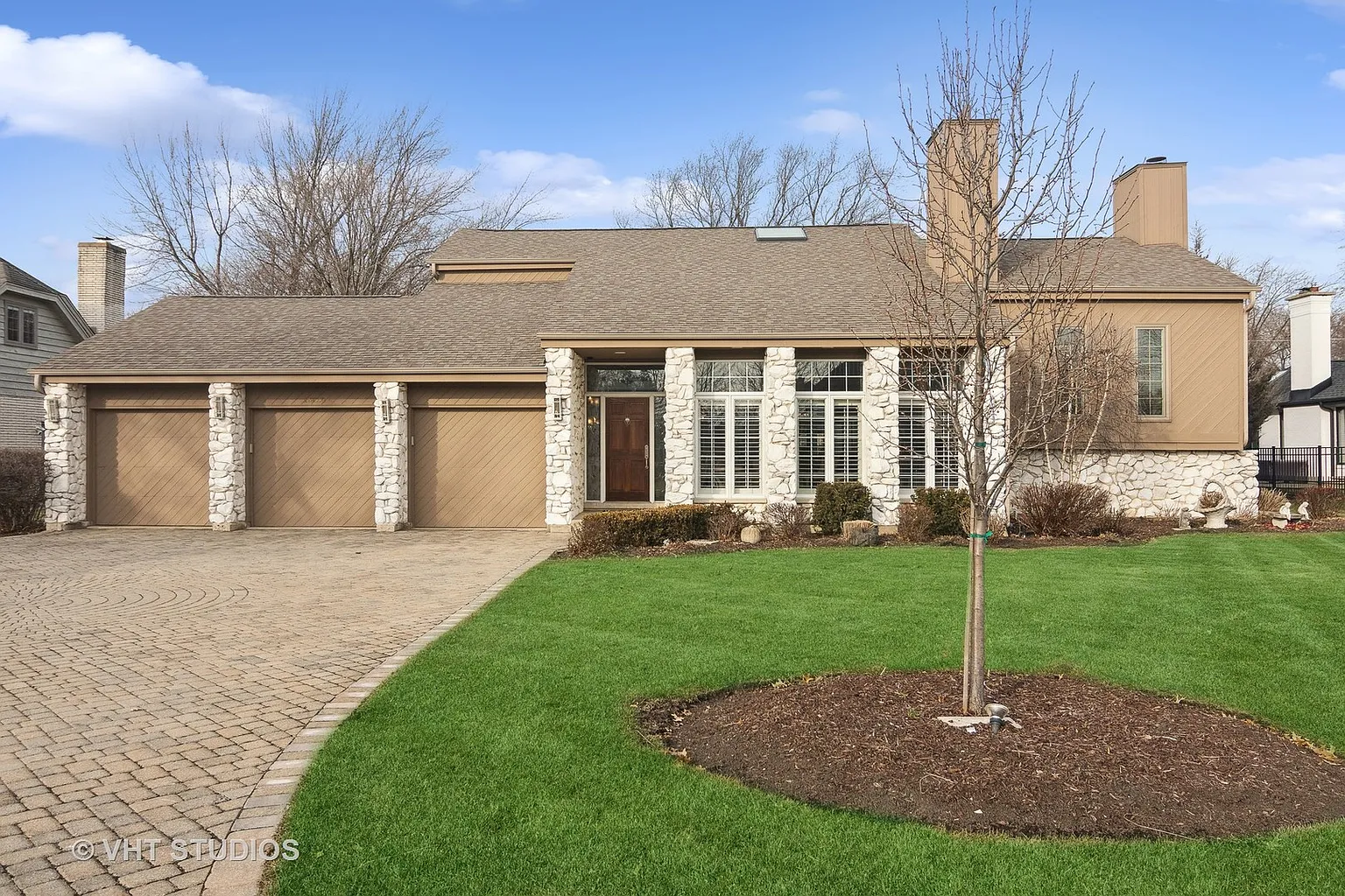 22W550 Glen Ct photo 1
