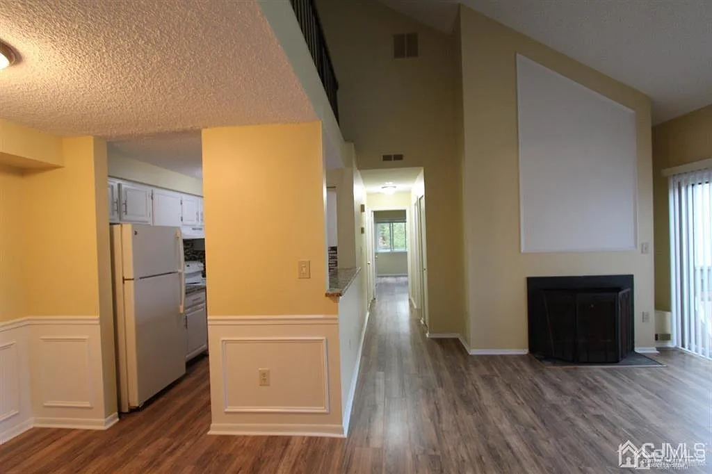 2 bed, 2.0 bath, 1068 sqft, $2,500 — Photo 4