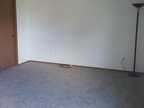 3rd image of 320 Norris Ave Floor 1
