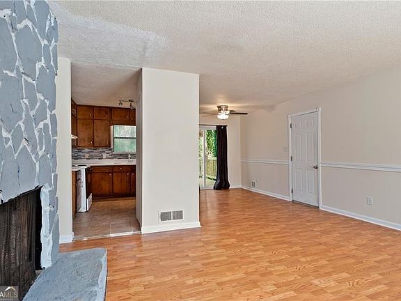5th image of 1496 Meadowlark Dr