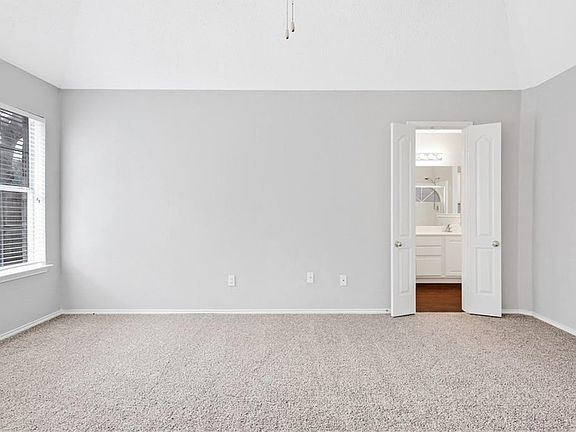 5th image of 2208 Green Stone Dr