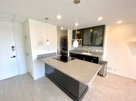 320 Liliuokalani Ave