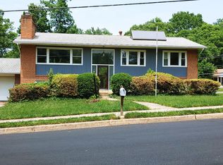 1136 Fairway Dr NE, Vienna, VA 22180