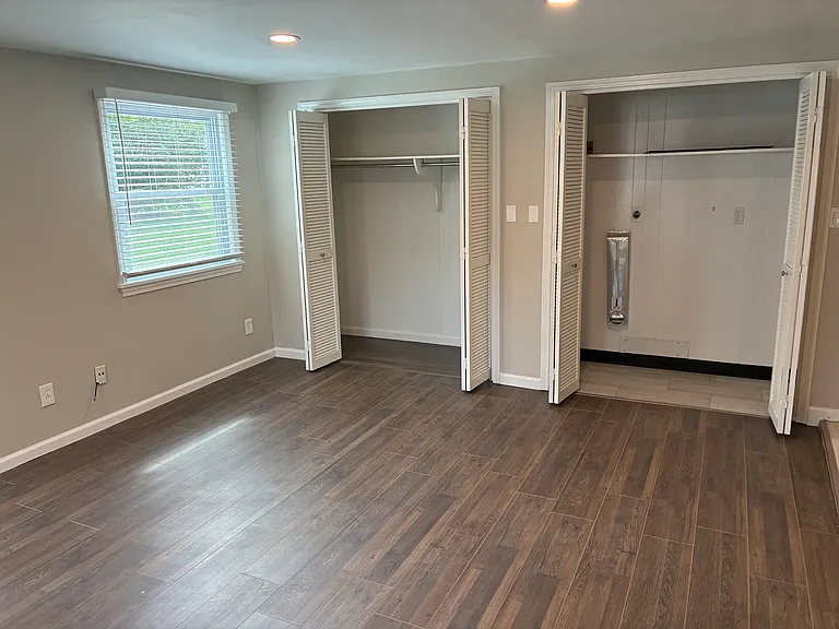 2405 Vinedale Ave — Photo 11