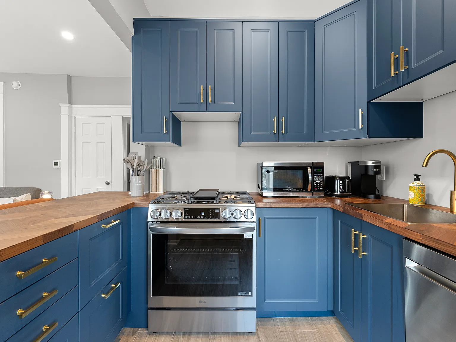 2 bed, $3,050 — Photo 3