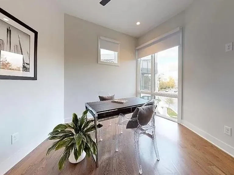 1060 Kenilworth Ave — Photo 8