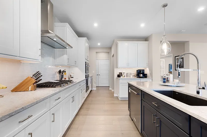Thumbnail 10