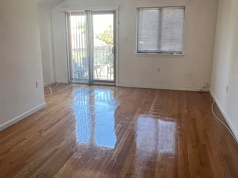 2418 Seymour Ave #2 — Photo 2
