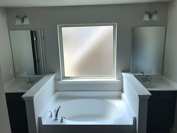 4th image of 7109 Kingsbridge Dr
